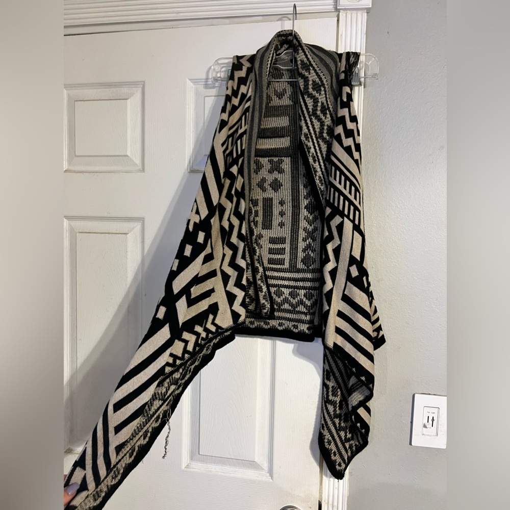 Sleeveless cardigan/vest